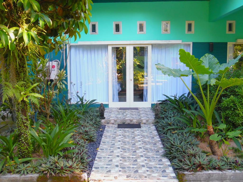 Lazy Monkey Hotel Senggigi Exterior foto